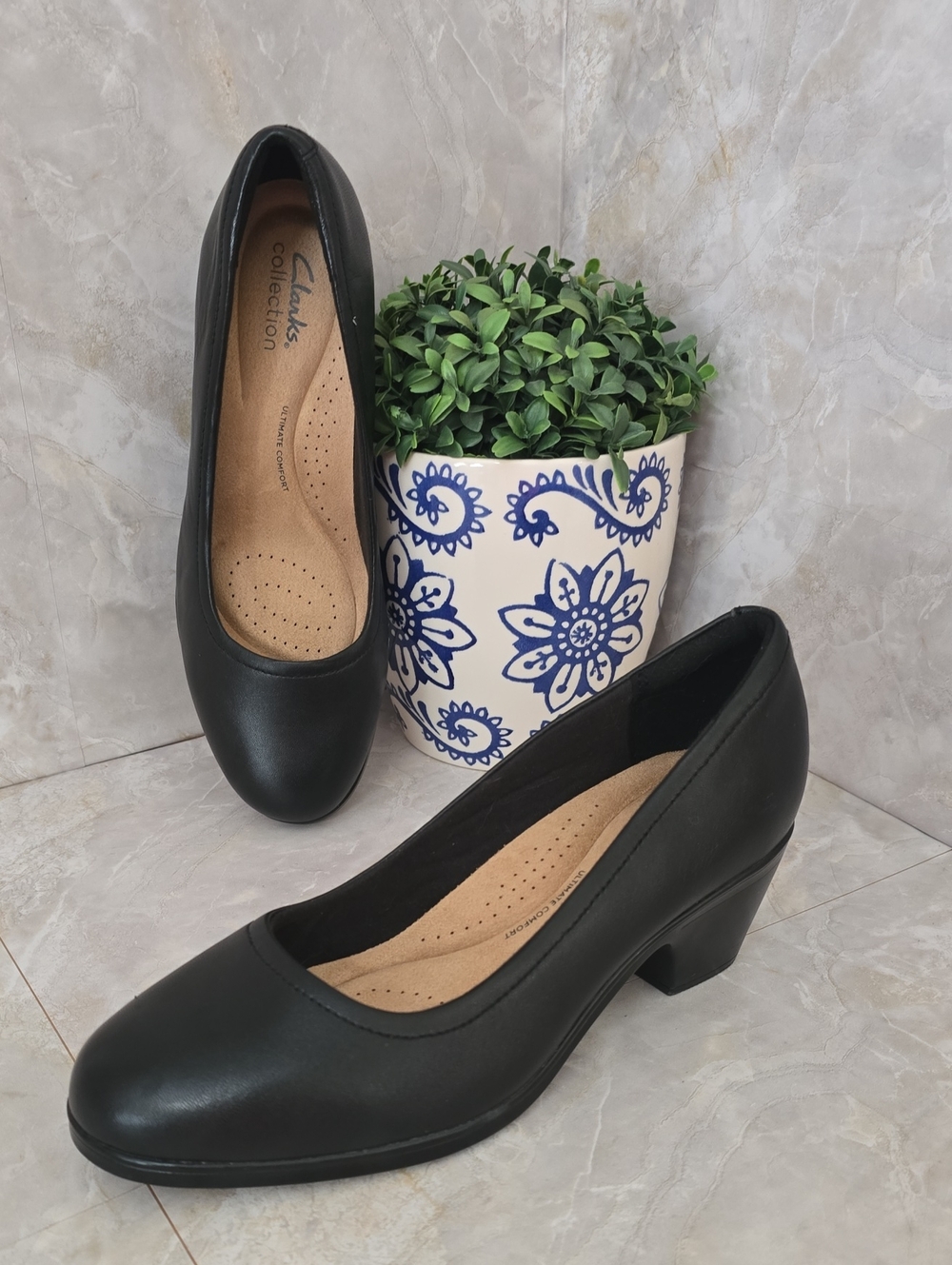 Clarks Emily 2 Ruby Black Leather Block Heel Pumps Women's Size 8.5 NWOB